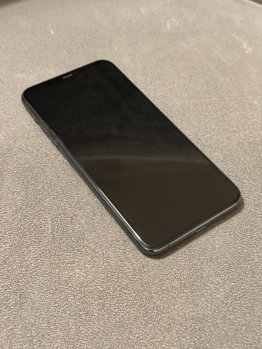 iPhone 11 Pro Max – 64GB – Bom Estado Geral