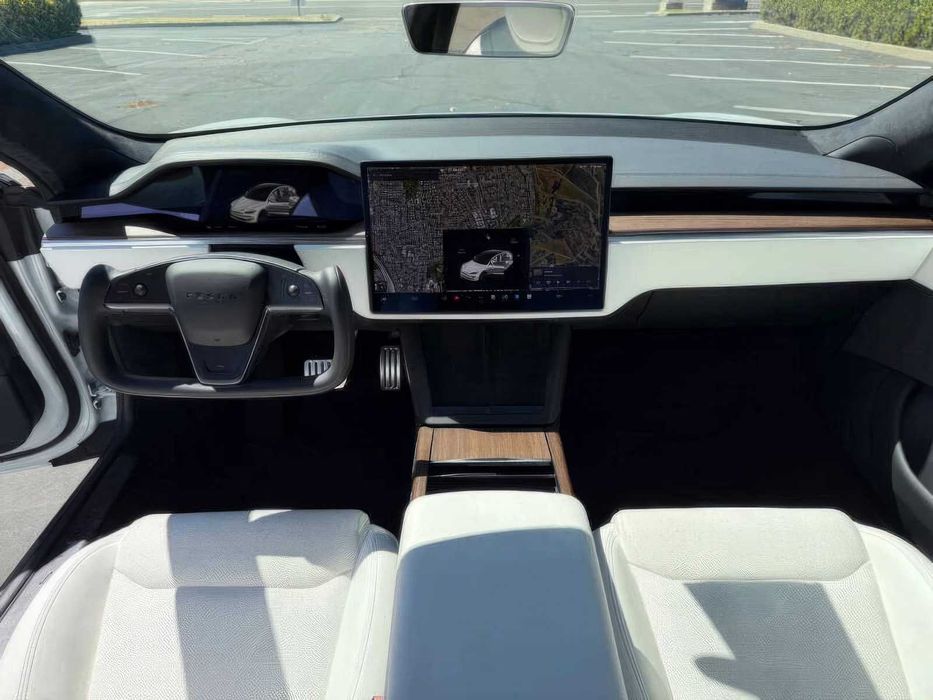 Tesla Model S      2022