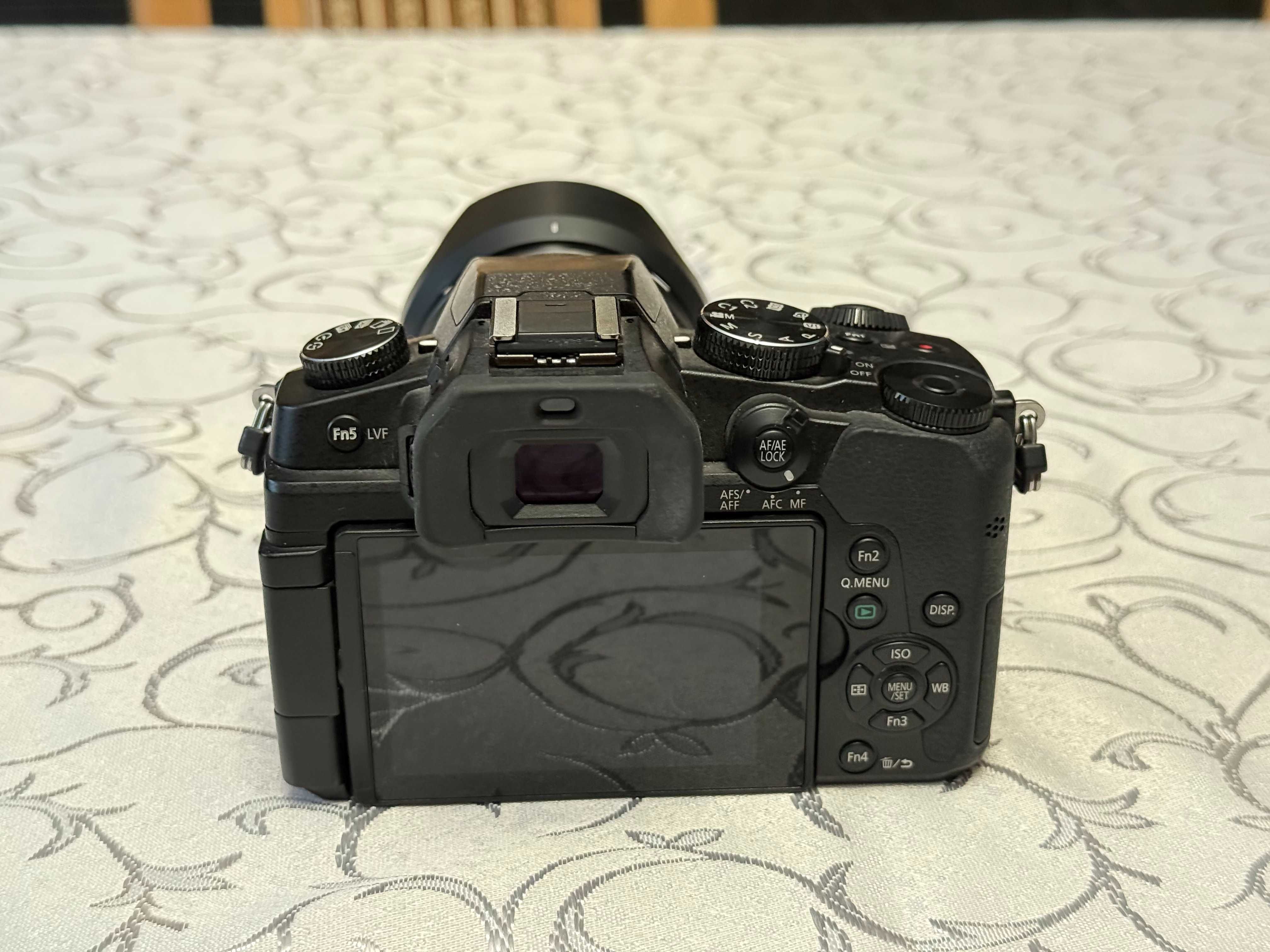 Panasonic Lumix G80 + 12-60mm f/3.5-5.6 + 25mm f/1.7