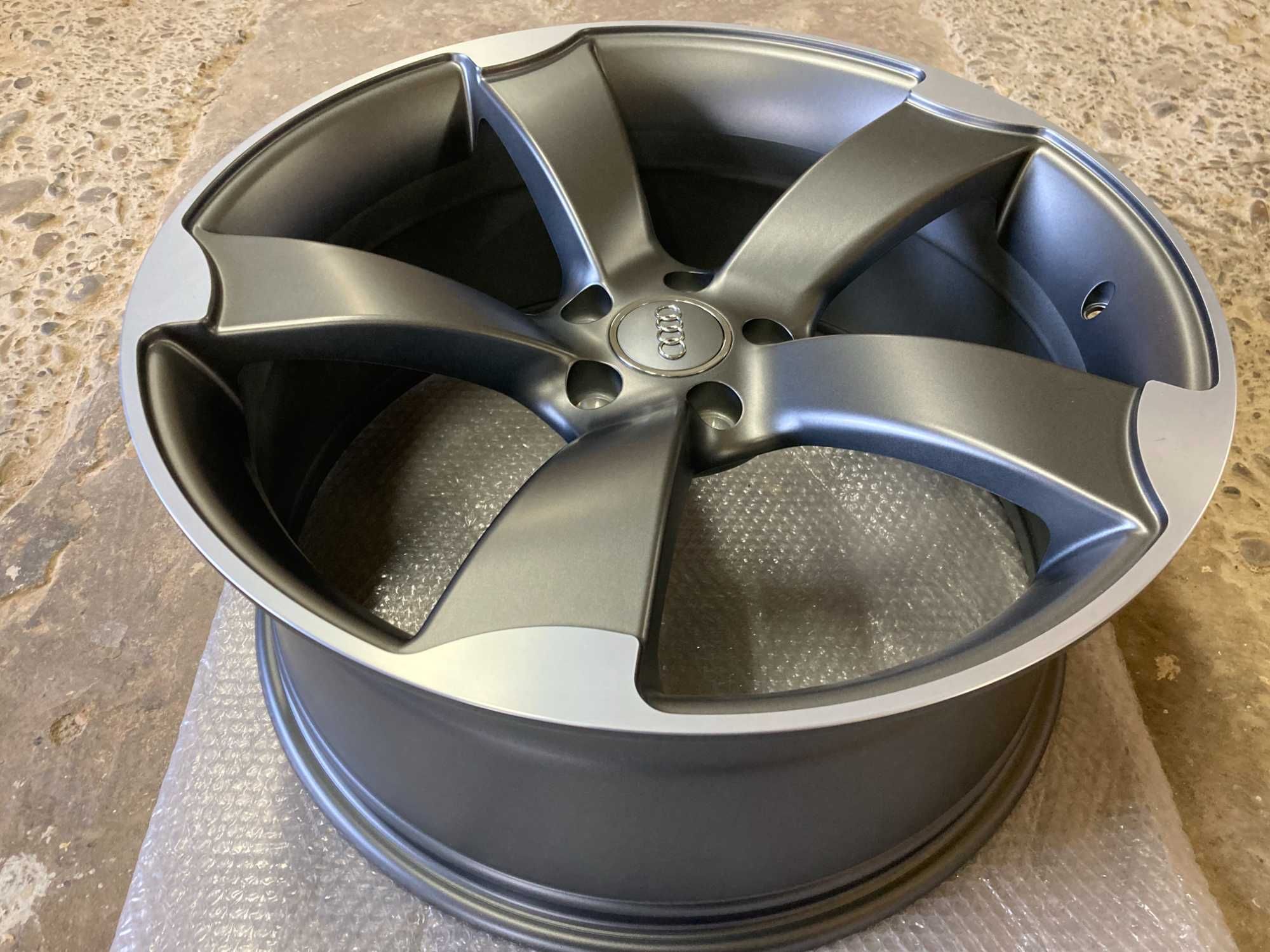 Диски одноширокие Audi R20 5-112