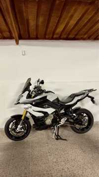 Bmw s1000xr com malas