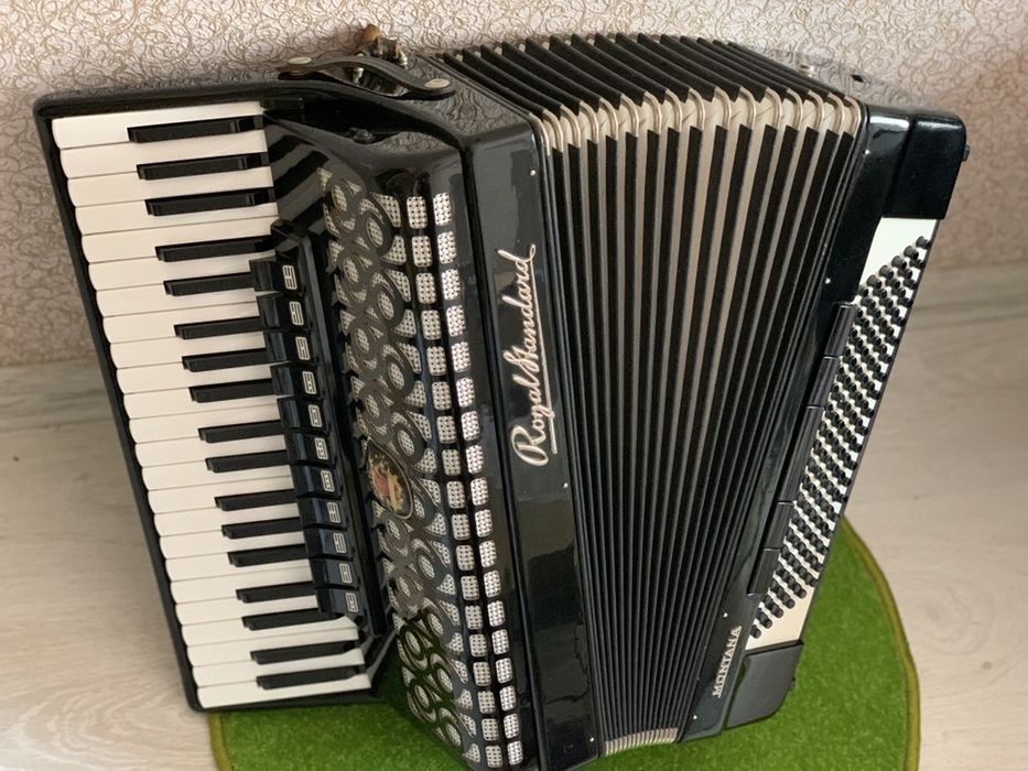 Аккордеон Royal Standard Montana