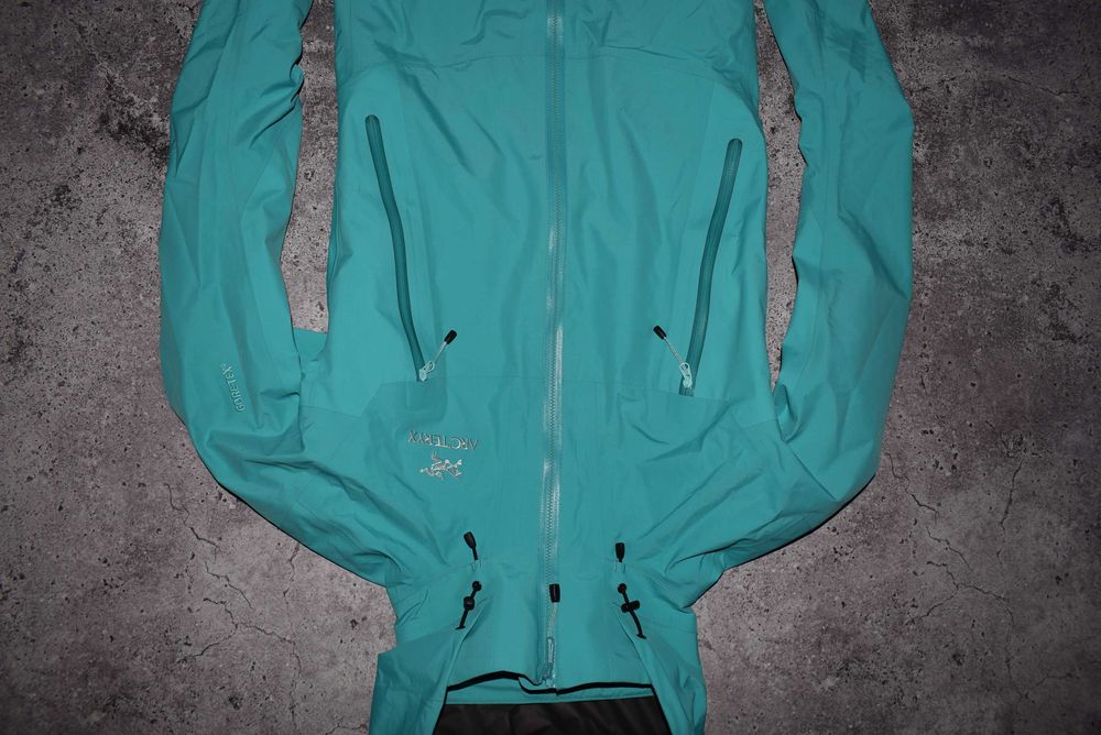 Arcteryx Beta LT GTX (Жіноча Куртка на Мембрані Гортекс Арктерікс)