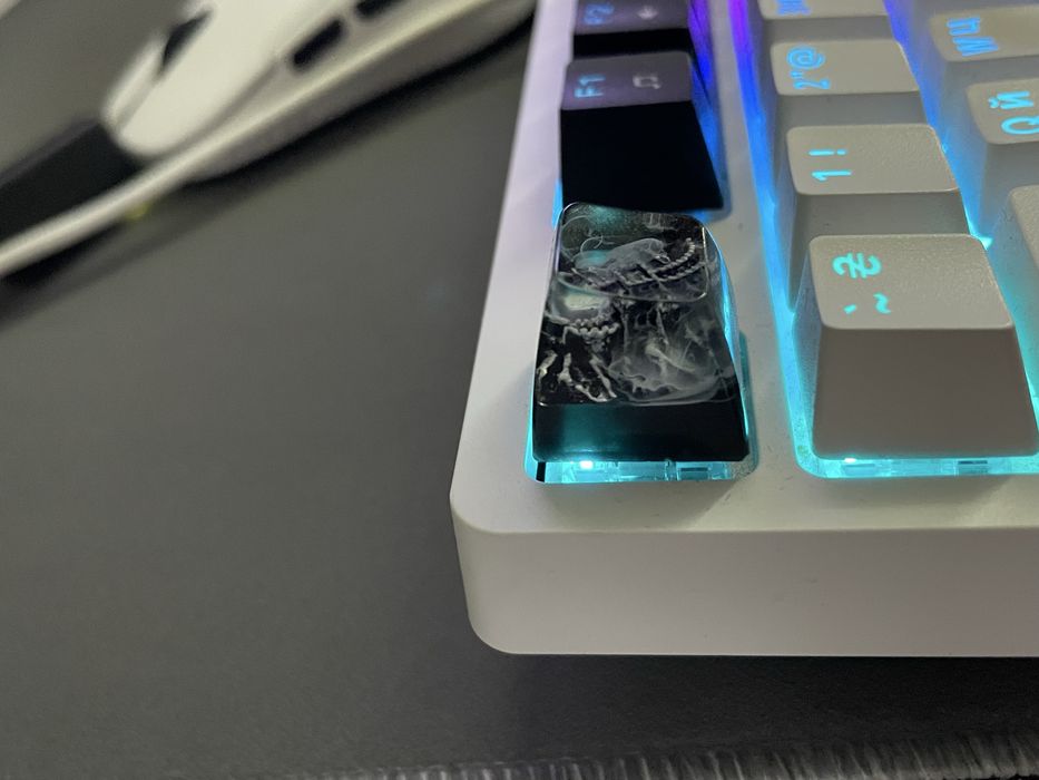 Hator rockfall 2 macha tkl з кастомними кейкапами