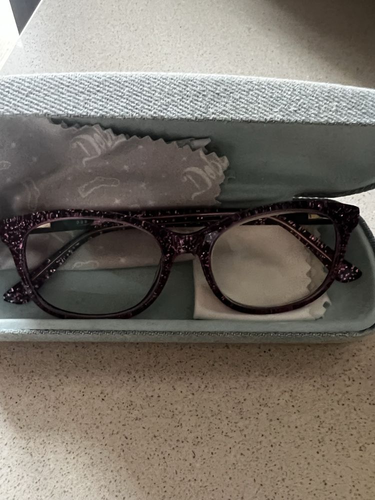 Oculos de ver, crisnça. Marca Guess.
