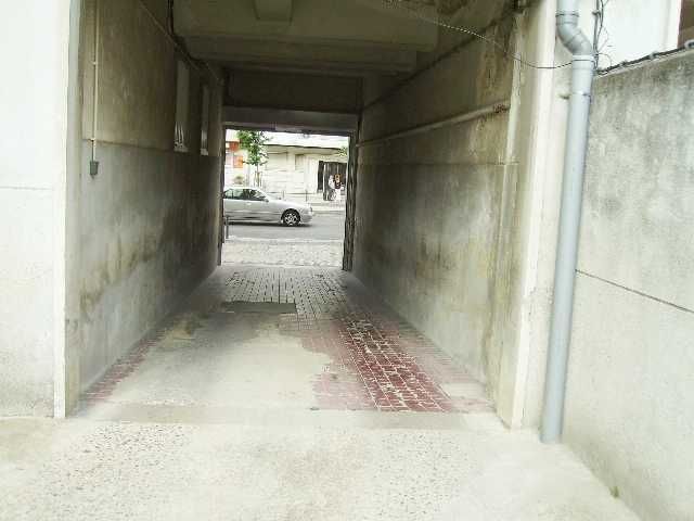 Av. Roma, junto Praça de Alvalade e Av. Igreja, garagem Box (fechada)