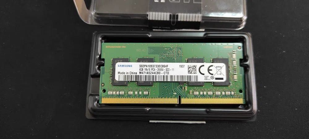 Оперативная память для ноутбука SODIMM Samsung DDR4 4Gb PC4-2666V 3шт