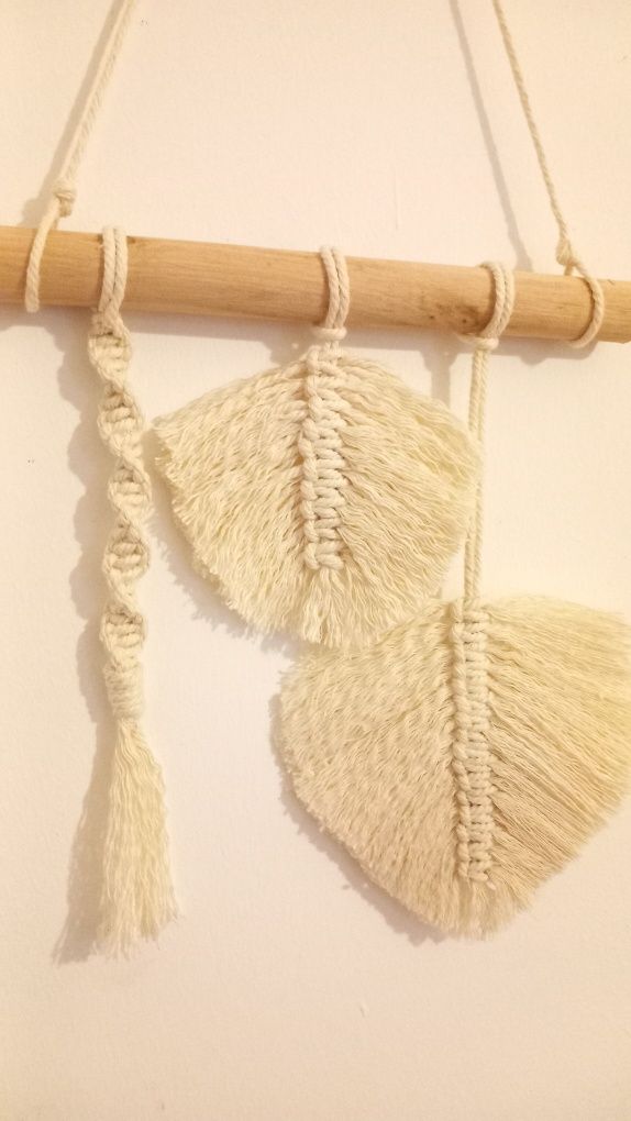 Painel em macrame com folhas feito à mão