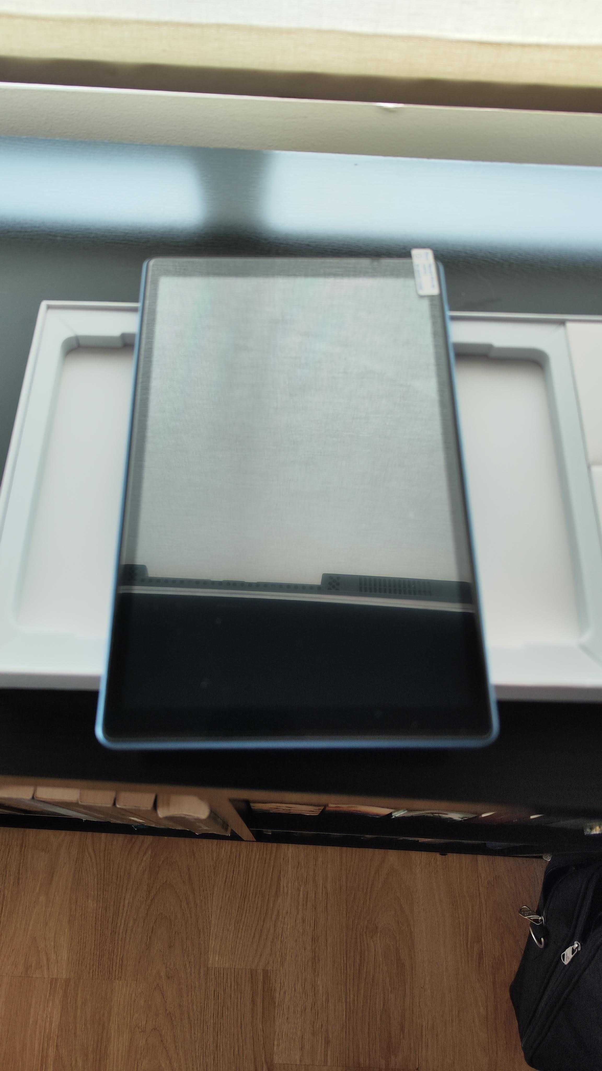 Tablet novo, com Android 13 , 10.1” , 128 GB ROM e 4 GB RAM
