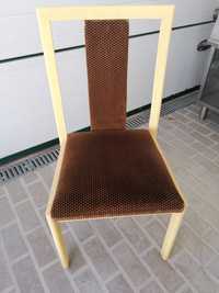 Cadeira madeira estufada