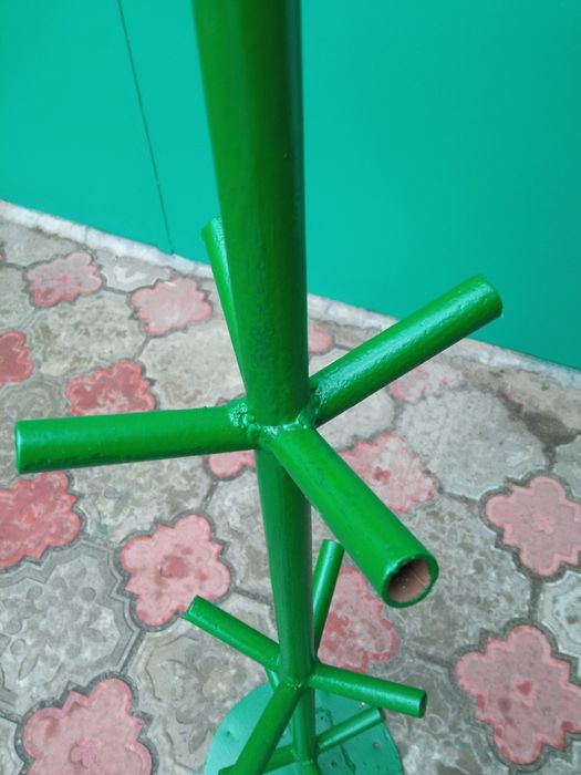 Продам триногу  для новогодней елки