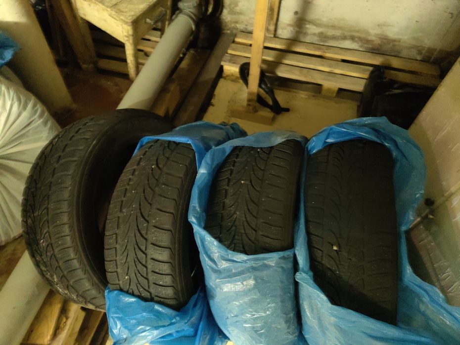 Продам зимню  резину Nokian 205 55 r16