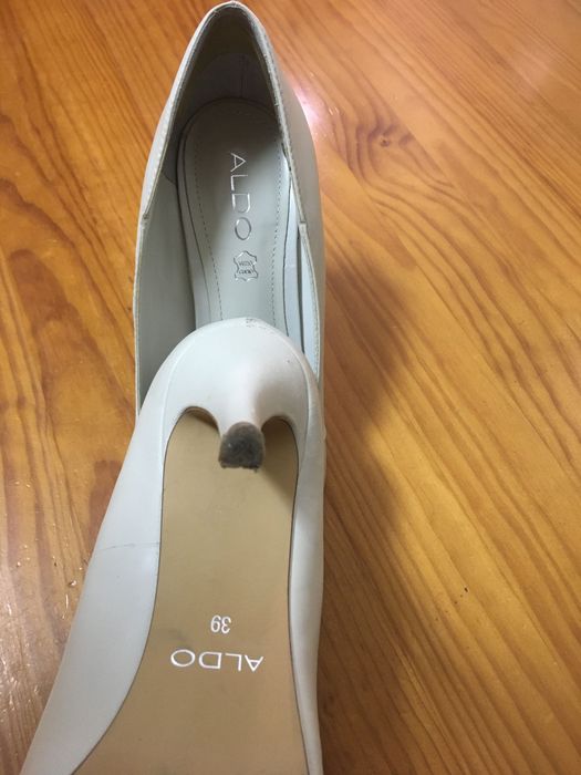Sapato alto, ideal para qualquer noiva com bom gosto.