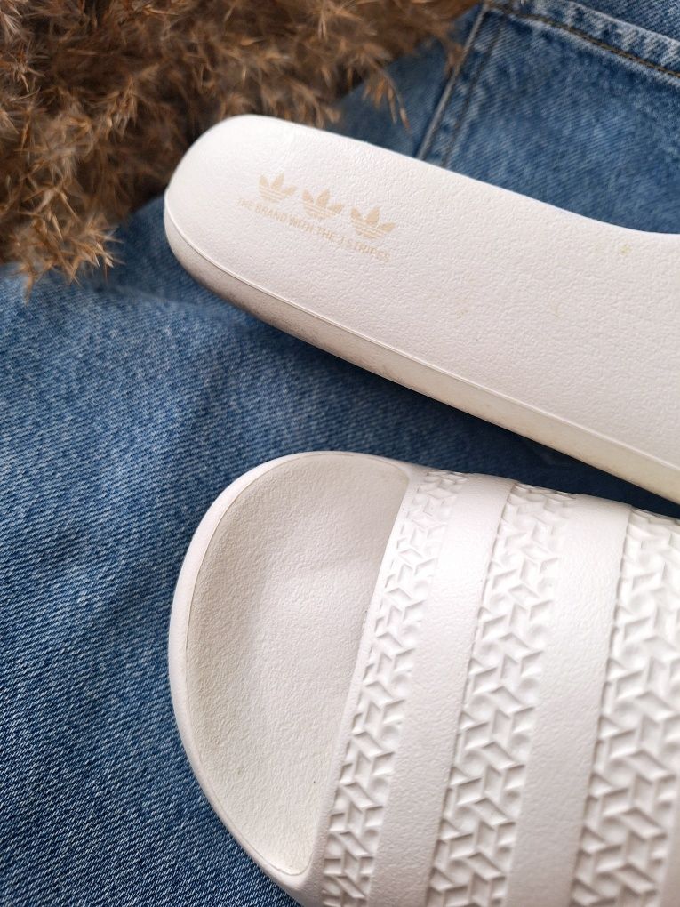 Стильні шльопанці шльопки слайдери  від Adidas Adilette ayoon