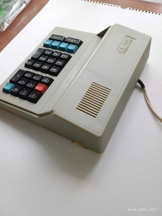 Калькулятор "Електроніка МК-59", б/у, в робочому стані.