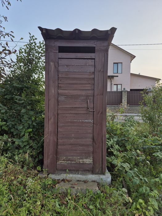 Туалет дерев'яний  вуличний