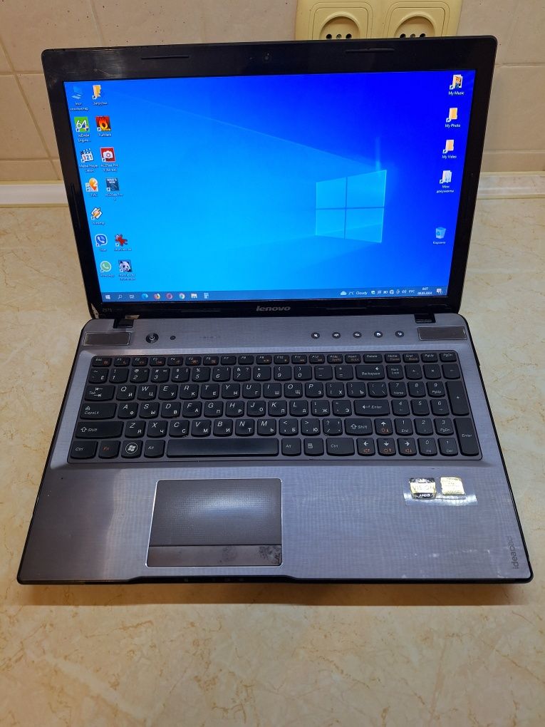 Ноутбук Lenovo IdeaPad Z575