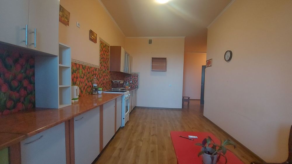 Простора 2-кімнатна квартира 73 м² вул. Миколи Закревського 93-А