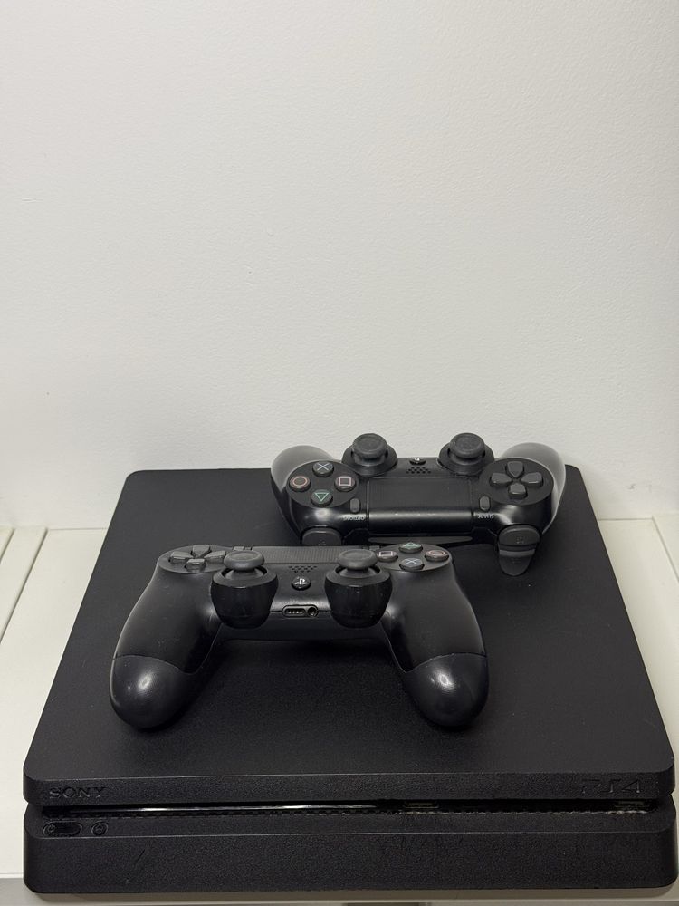 PS4 Slim 500GB + 2 Comandos (Câmara Opcional) – Negociável