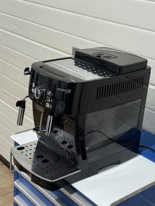 Кавомашина Кавоварка Delonghi Magnifica S