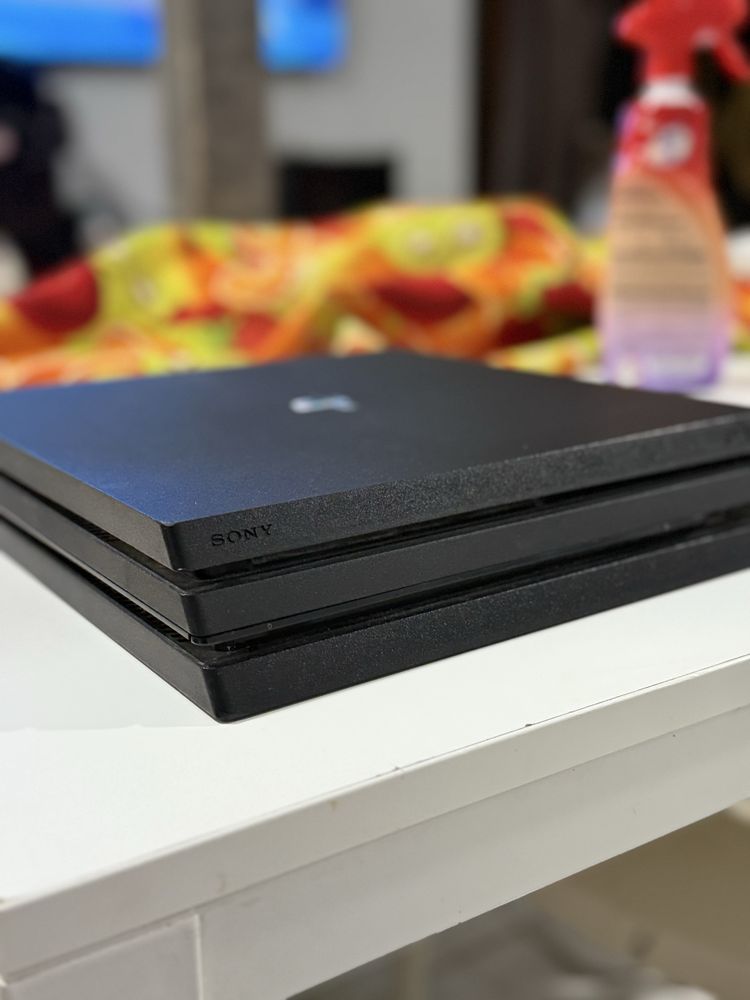 Ps4 pro 1tb.