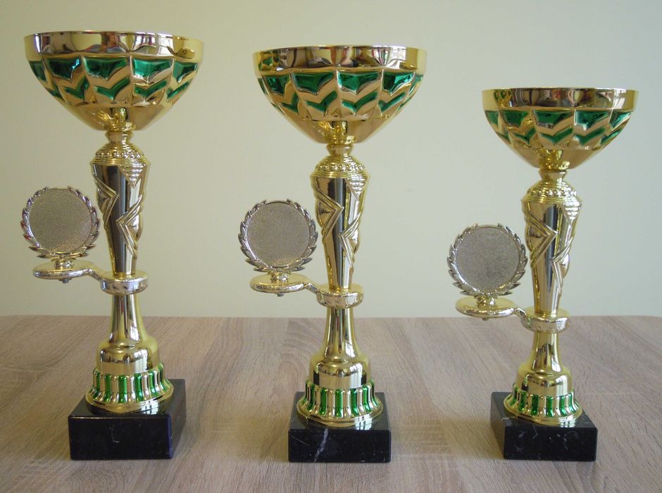 Puchary, statuetki, nagrody, zawody, sport, piłka nożna, siatkówka