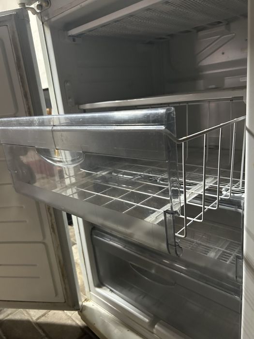 Холодильник з морозилкою Атлант