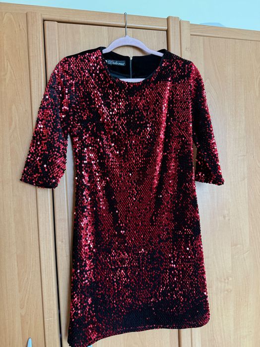 Вечірня сукня з паєтками