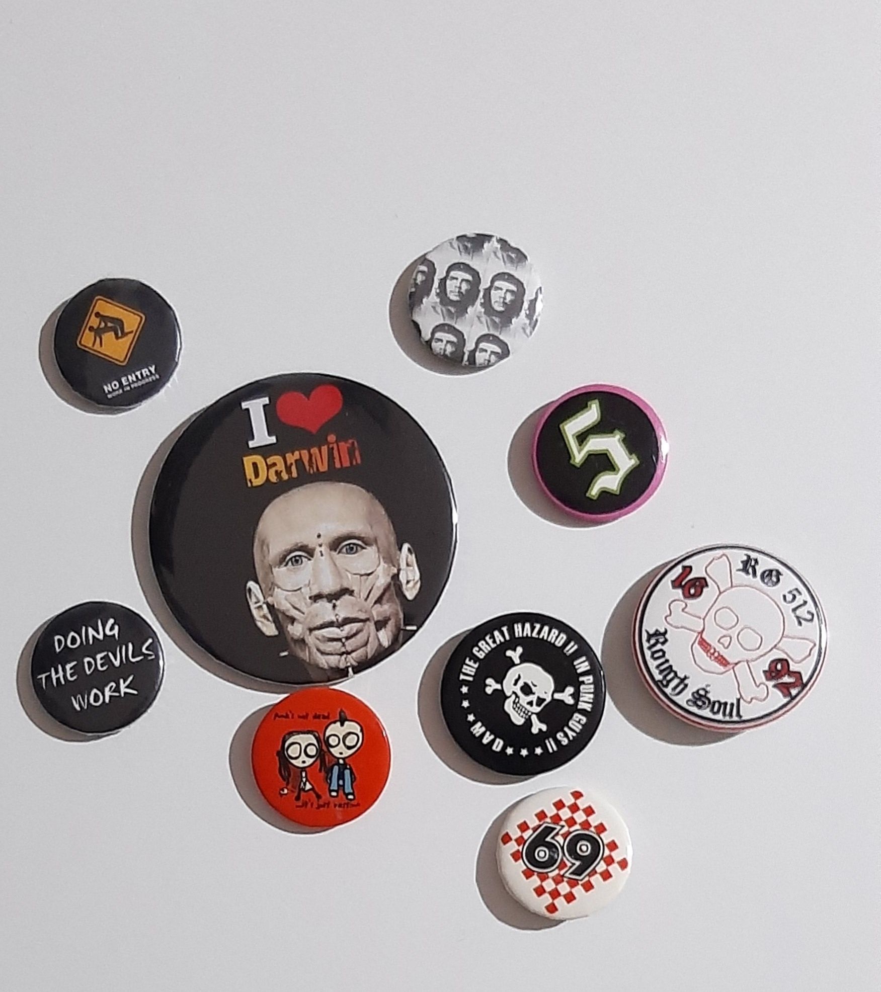 Pins vários motivos