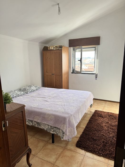 Arrendo quarto mobiliado