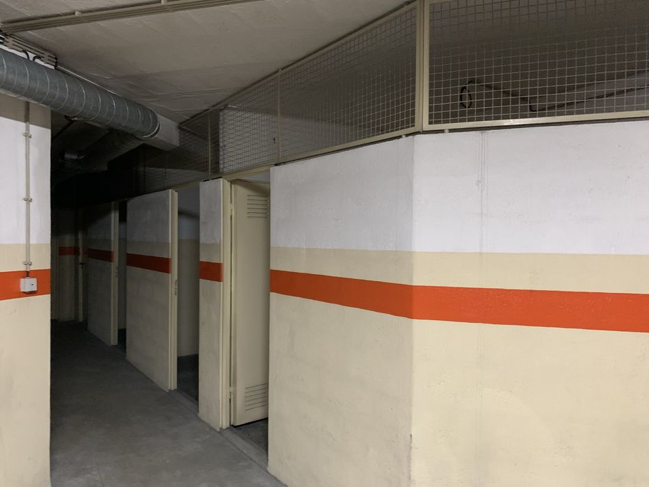 Arrendo arrumos Avenida da Carvalha Fanzêres
