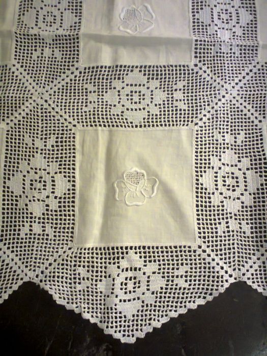 Toalha de mesa em linho e croché (grande) feita há mão