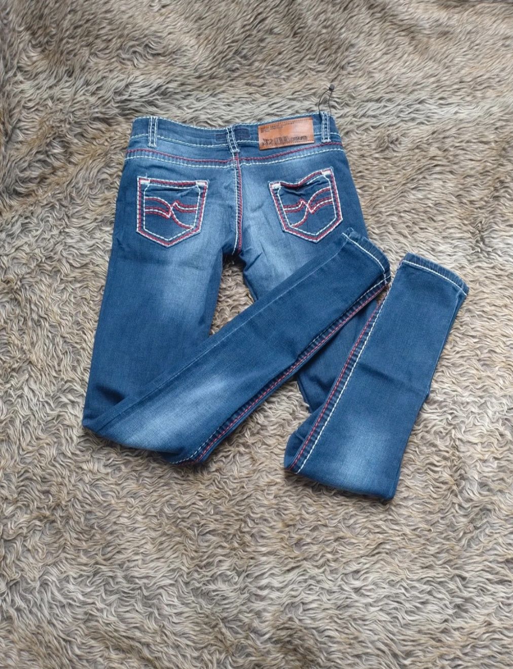 Fajne nowe spodnie jeans rurki