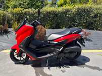 Nmax 125, com um ano de garantia de fábrica.