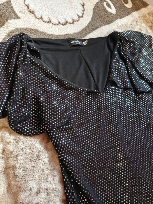 Нарядна чорна,  блискуча сукня, паєтки