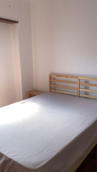 Conjunto de quarto, cama sem colchão