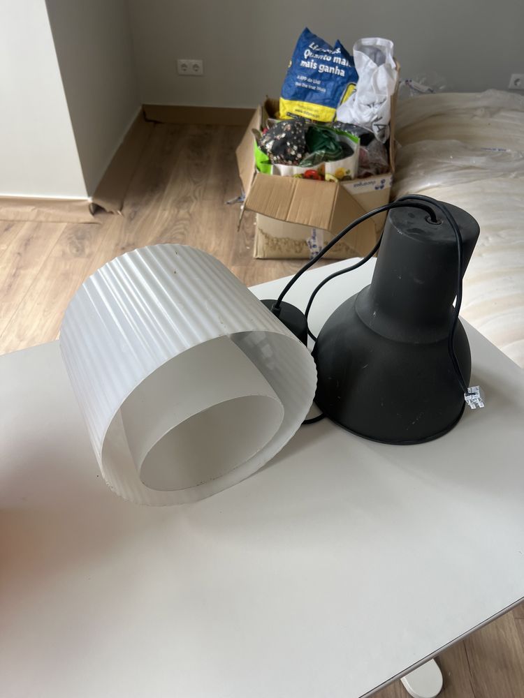 Candeeiros IKEA e gato preto 15€ cada