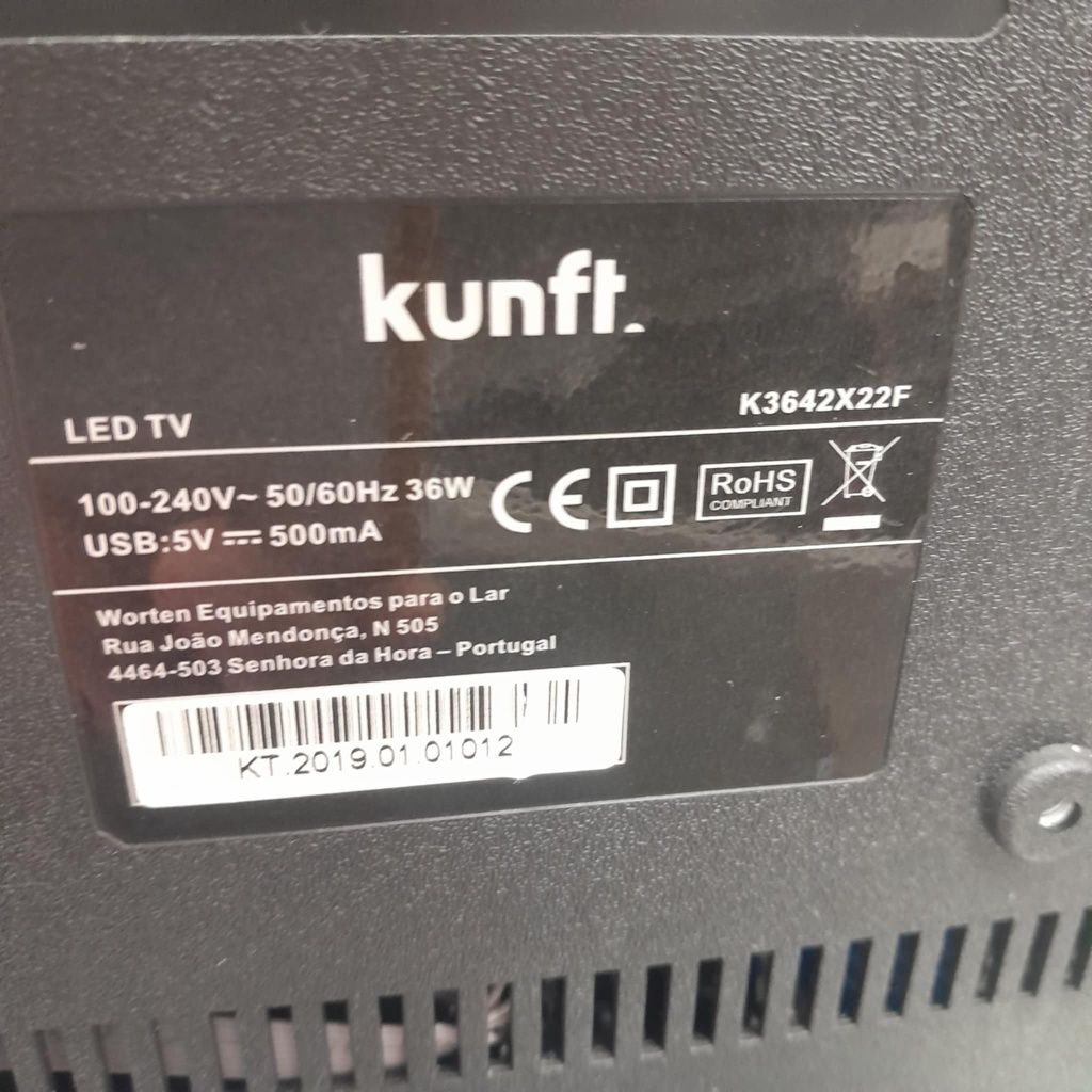 Tv marca kunft com comando 
Boa imagem bom som a trabalhar perfeitamen