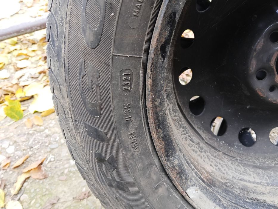 Продам зимові шини диски 5 98 16 та шини 215 60 r16