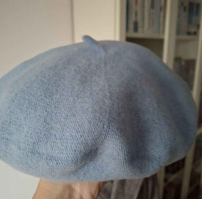 Nowy dzianinowy beret