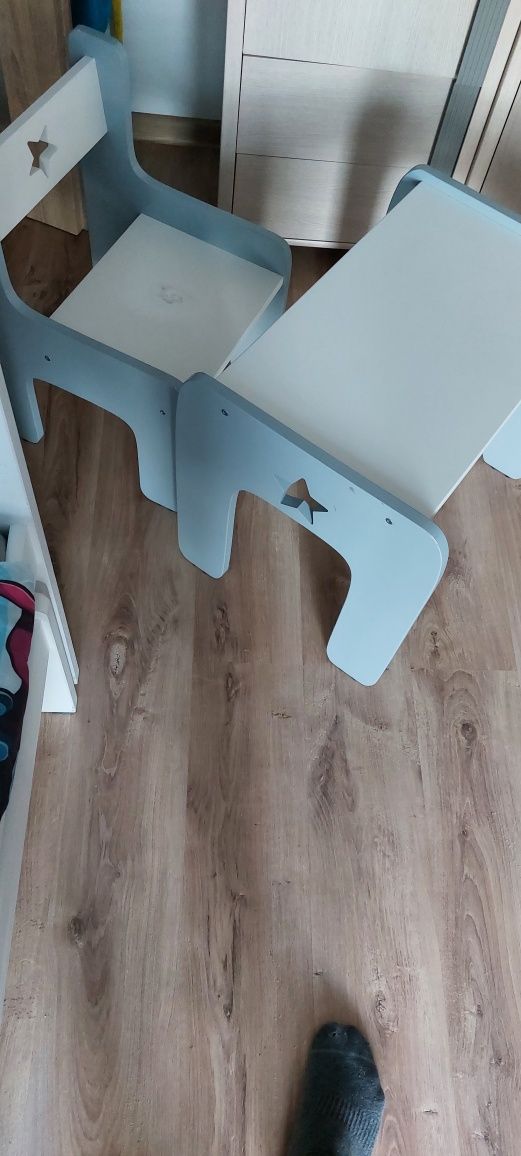 Stoliczek plus krzesełko dla dziecka