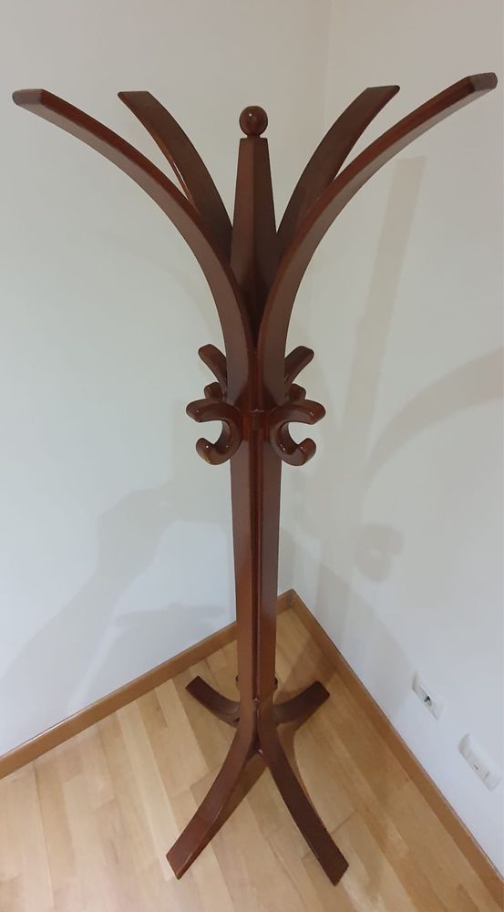 Cabide de madeira (174 x 63 cm)