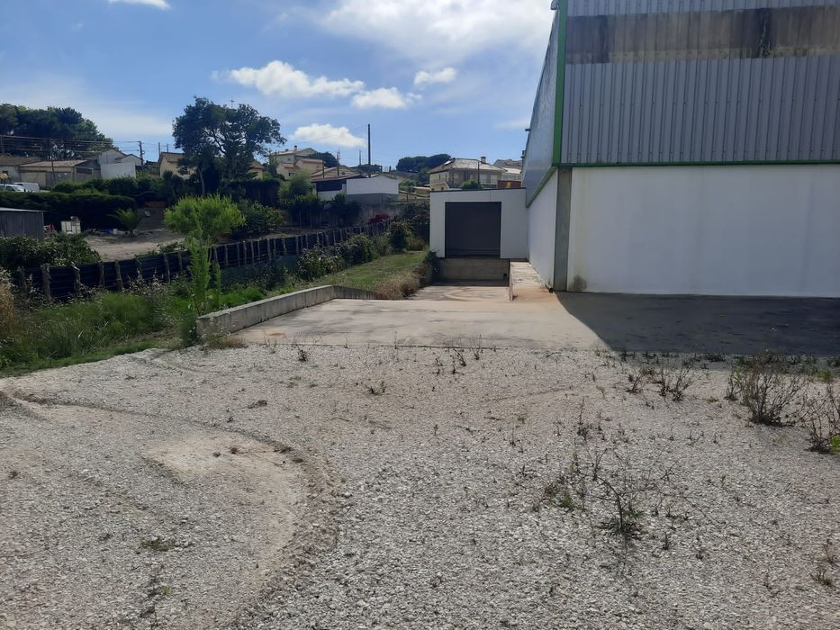 Arrendamento Anual de Armazem em Bombarrall