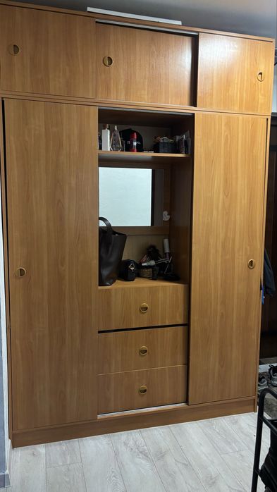 Продам шафу в нормальму стану, всі пошкодження є на фото.