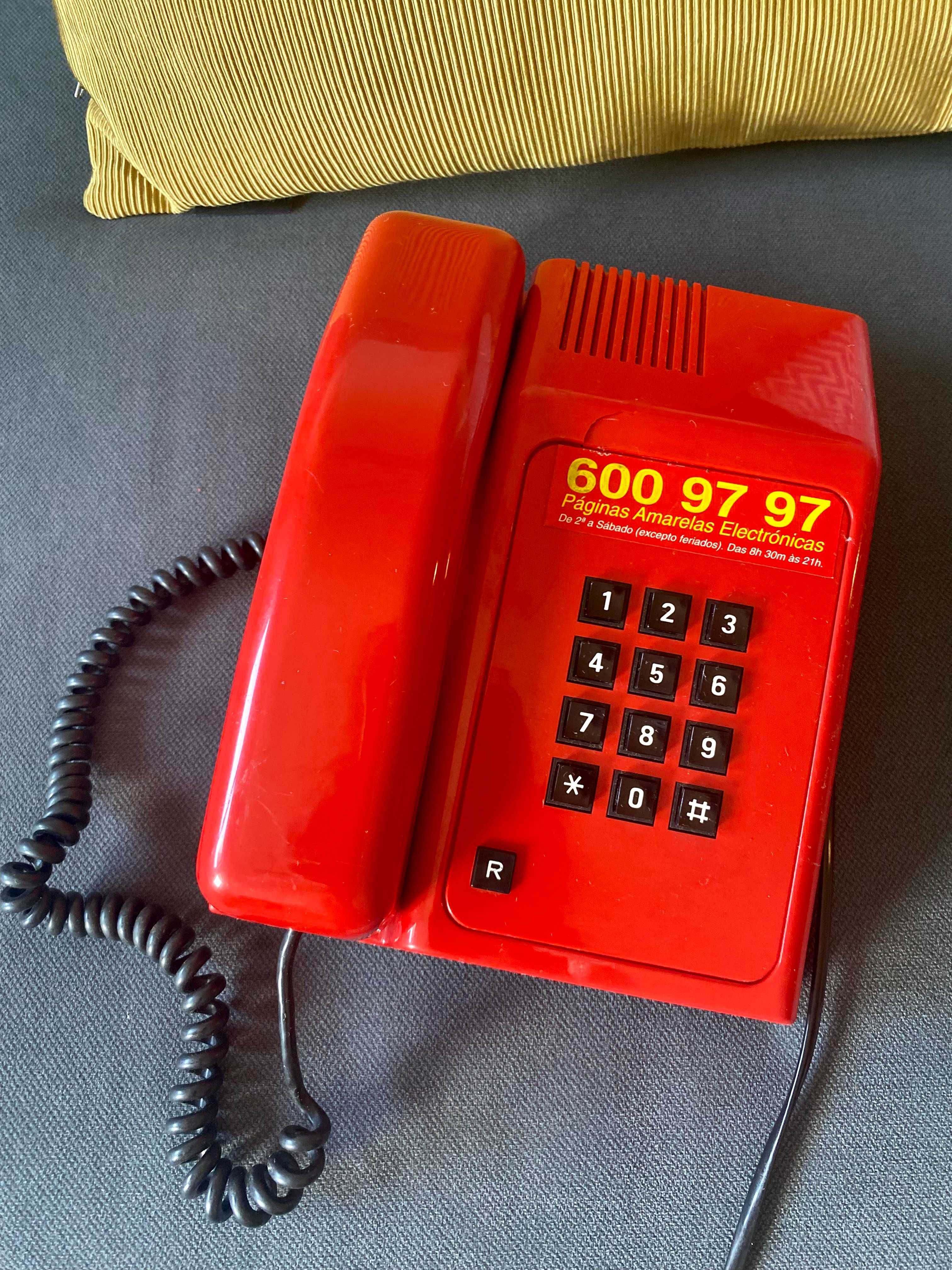 Telefone vintage vermelho