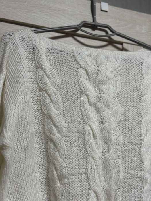 Теплий светр ручної роботи