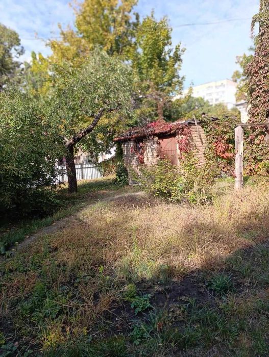 Продам будинок в центрі міста