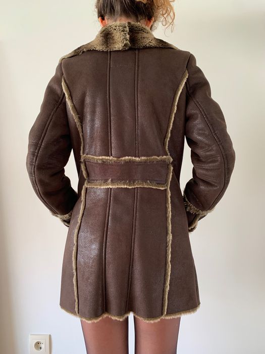 Casaco comprido castanho todo forrado a pêlo sintético tamanho S