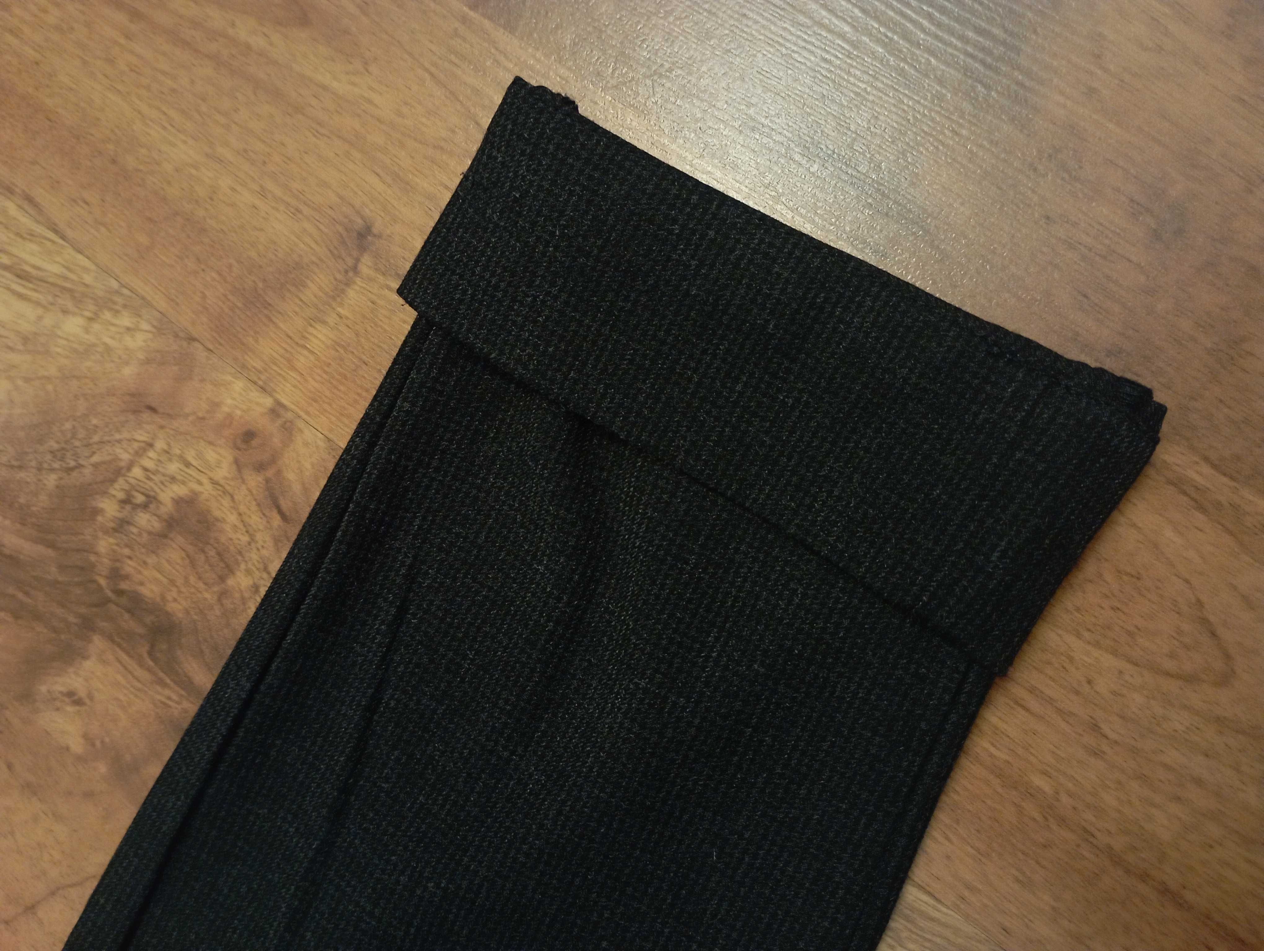 Eleganckie spodnie chinosy z podwijanymi nogawkami Jack Jones W28L32 S