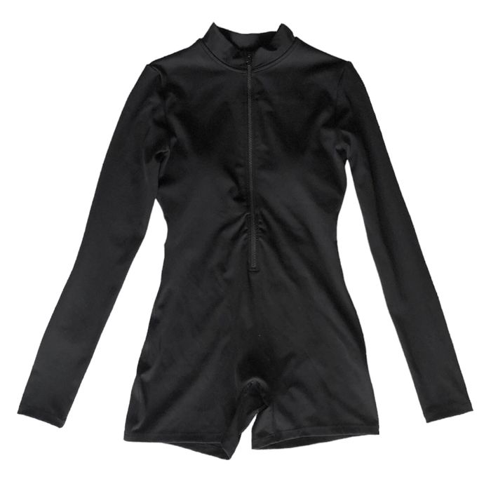 фітнес комбінезон на блискавці, з шортами. чорний колір